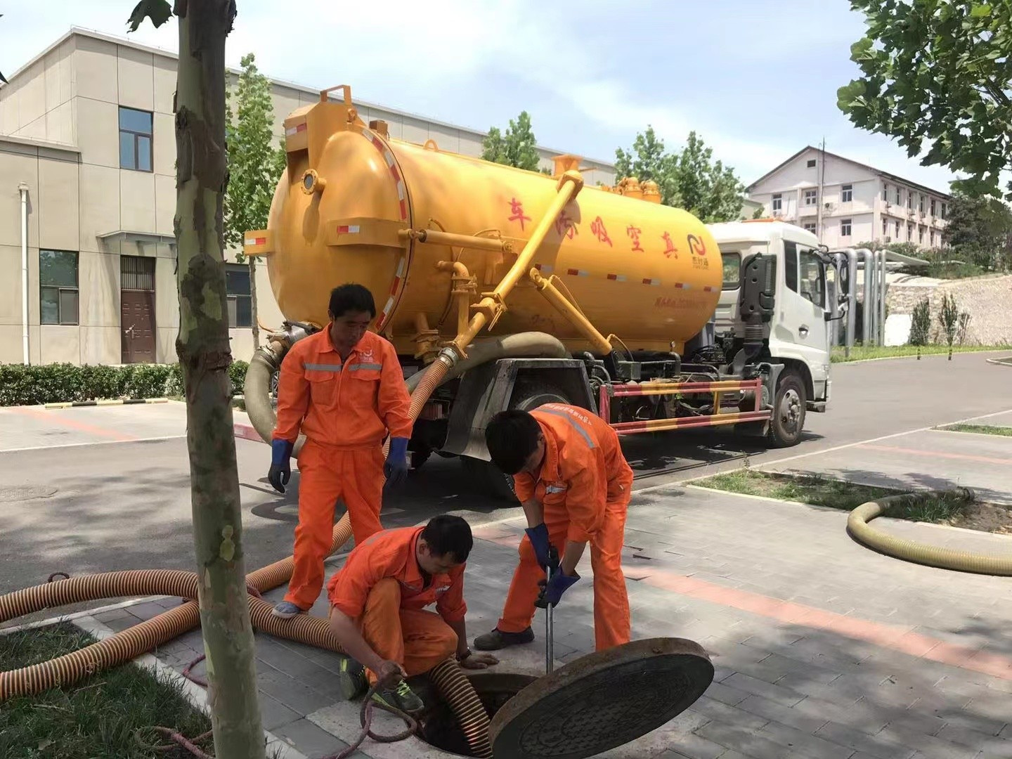 简阳化粪池清理与5-8吨吸粪车施工效率分析